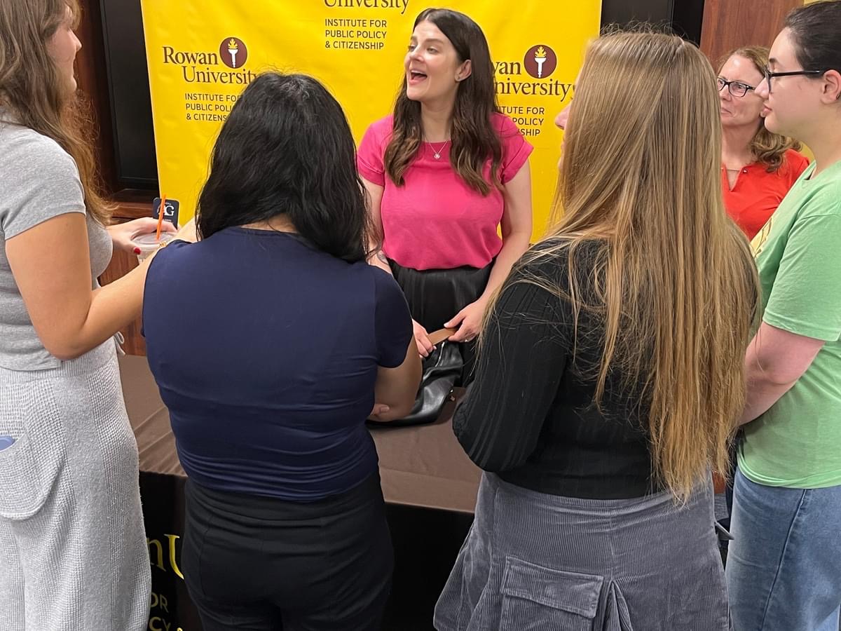Students chat with Sarah Aubrey following her Late Lunch event