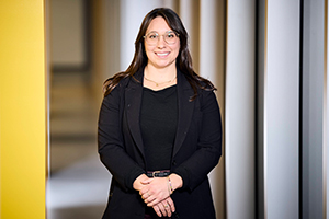  Dominique Hassinger stands in a lab